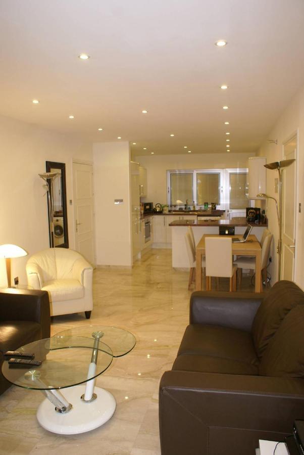 Amathusia Beach Apartment ลิมาซอล ภายนอก รูปภาพ