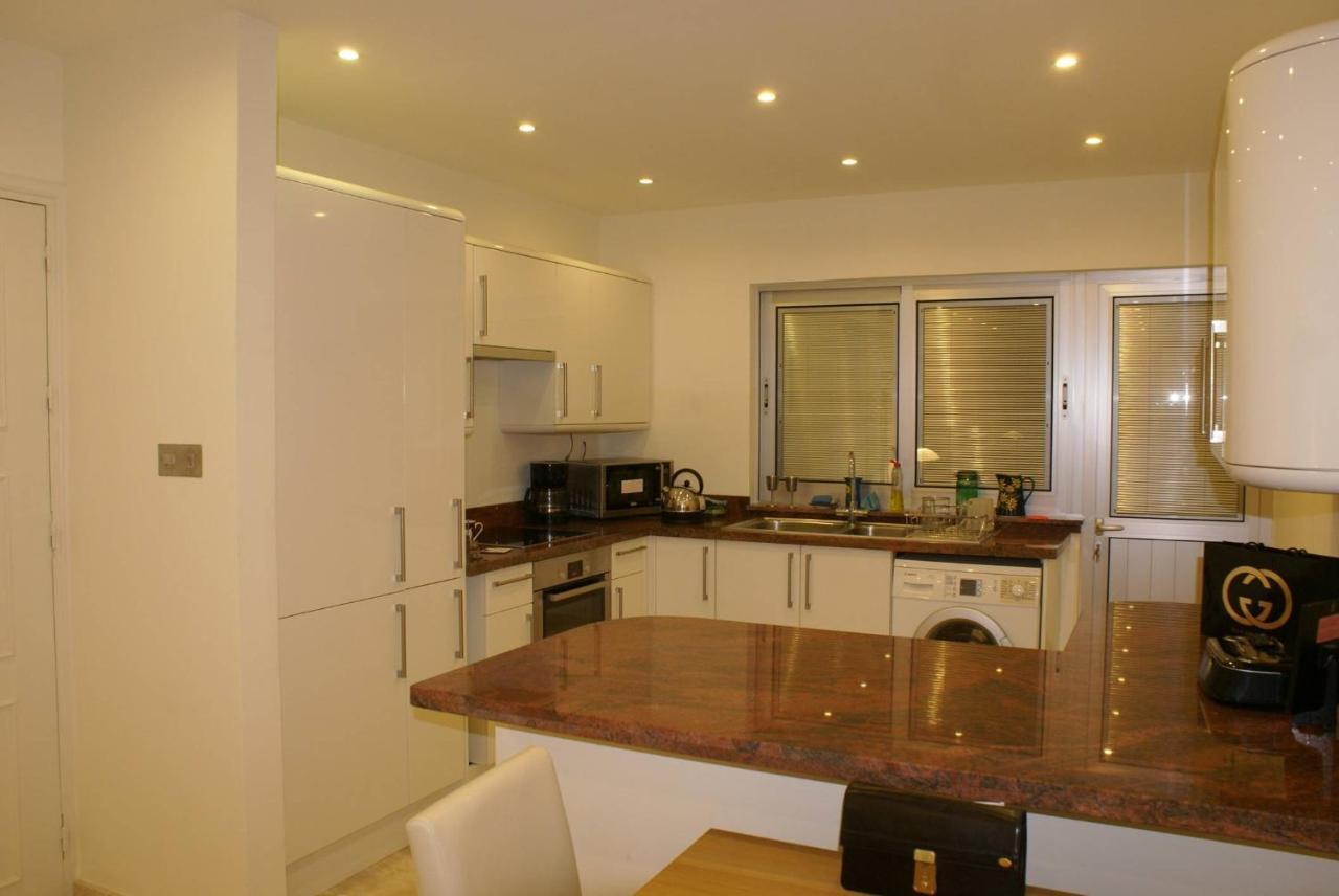 Amathusia Beach Apartment ลิมาซอล ภายนอก รูปภาพ